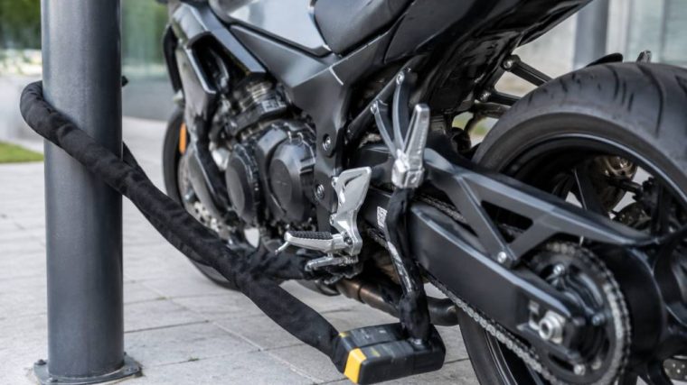 Antivol moto sra pas cher : les critères pour sécuriser votre deux-roues