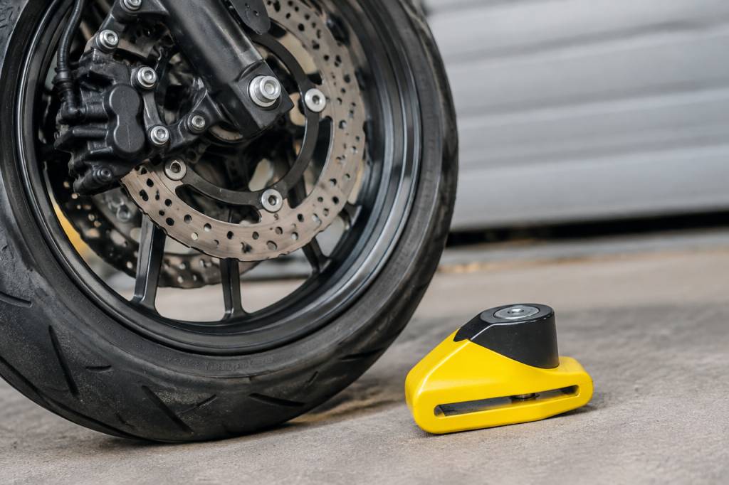 Antivol moto bloque disque : comparatif des modèles efficaces au quotidien